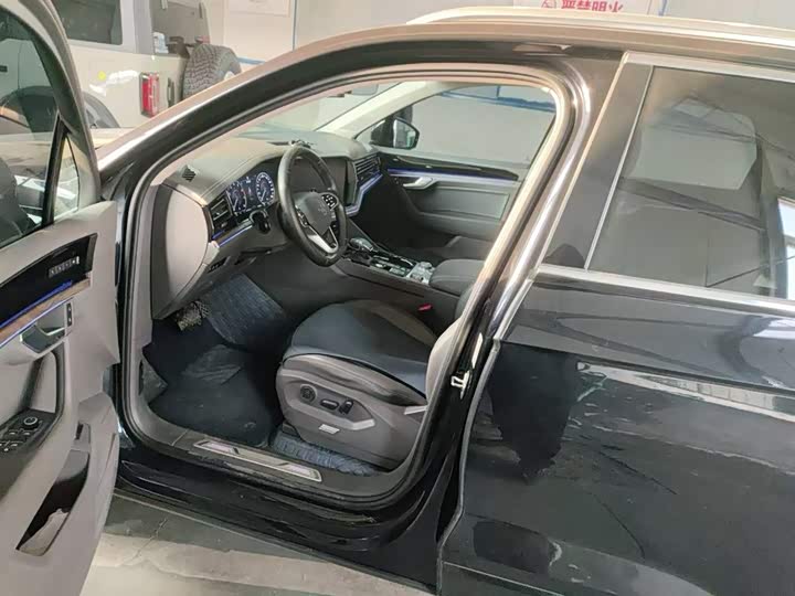 Фото 4 - Volkswagen Touareg