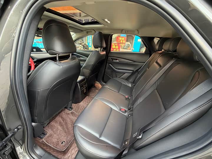 Фото 8 - Mazda CX-30