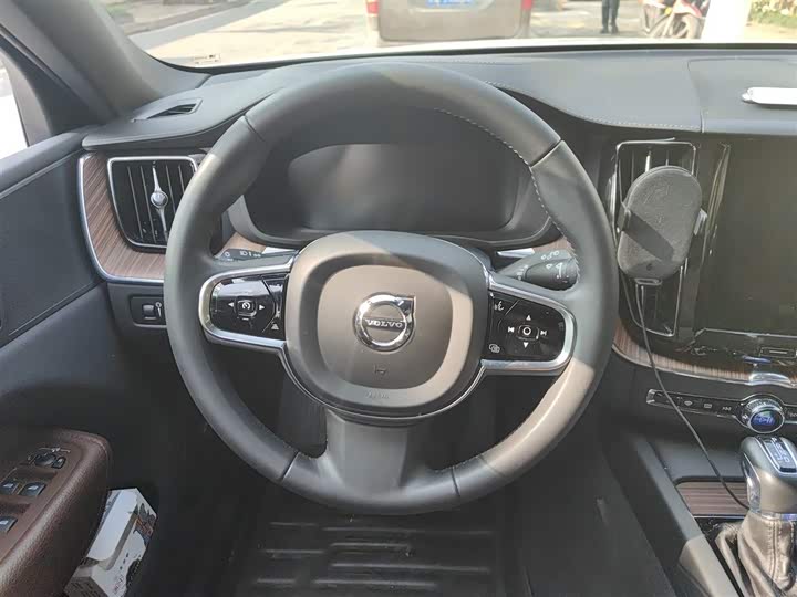 Фото 3 - Volvo XC60