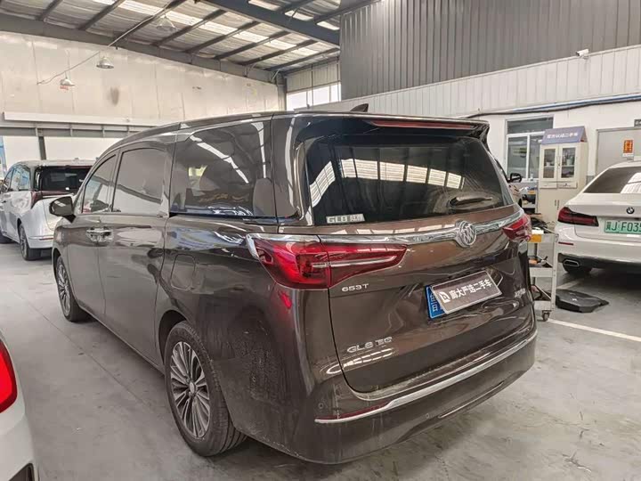 Фото 6 - Buick GL8 ES