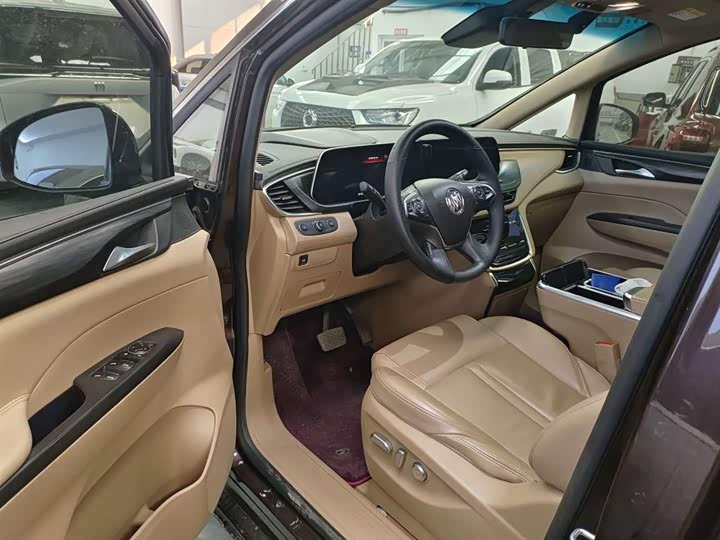 Фото 9 - Buick GL8 ES