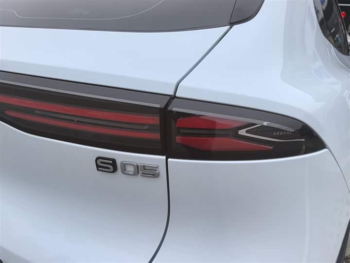 Фото 8 - Changan Deepal S05