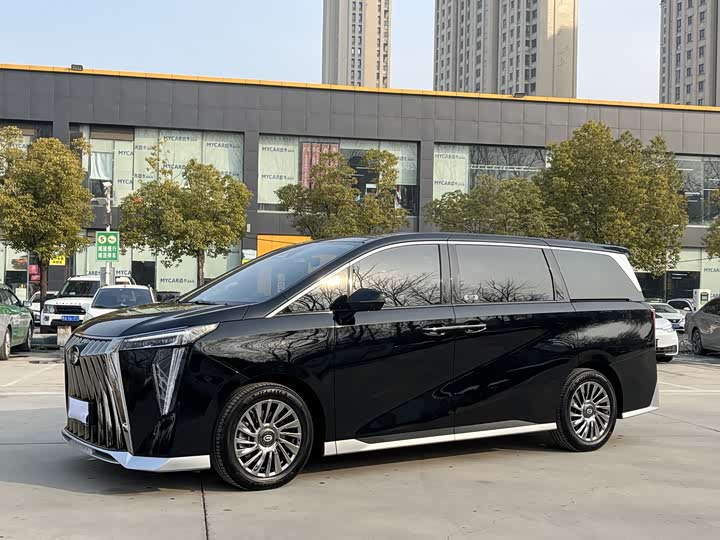 Фото 2 - GAC Trumpchi M8