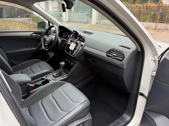 Фото 5 - Volkswagen Tiguan L Pro