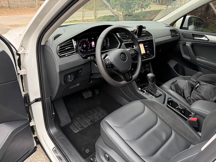 Фото 6 - Volkswagen Tiguan L Pro