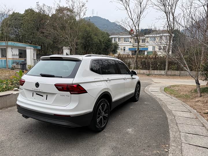 Фото 8 - Volkswagen Tiguan L Pro