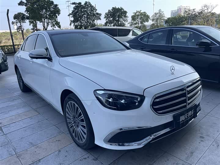 Фото 3 - Mercedes-Benz E-Class