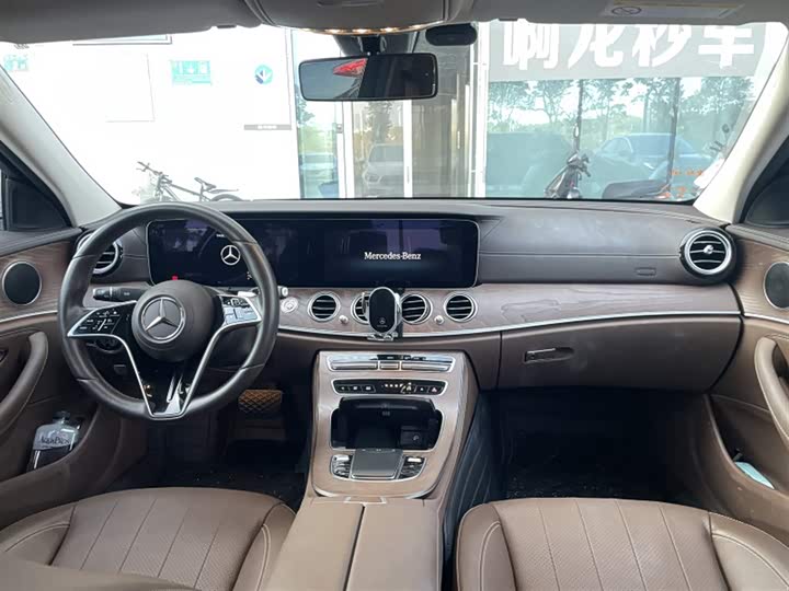 Фото 5 - Mercedes-Benz E-Class