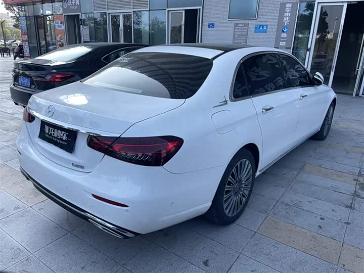 Фото 7 - Mercedes-Benz E-Class