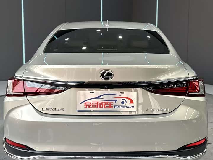 Фото 7 - Lexus ES