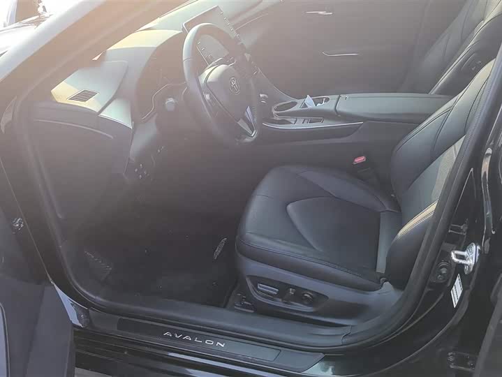 Фото 9 - Toyota Avalon