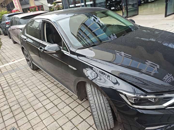 Фото 2 - Volkswagen Magotan