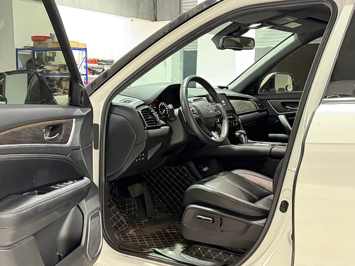 Фото 8 - Honda UR-V