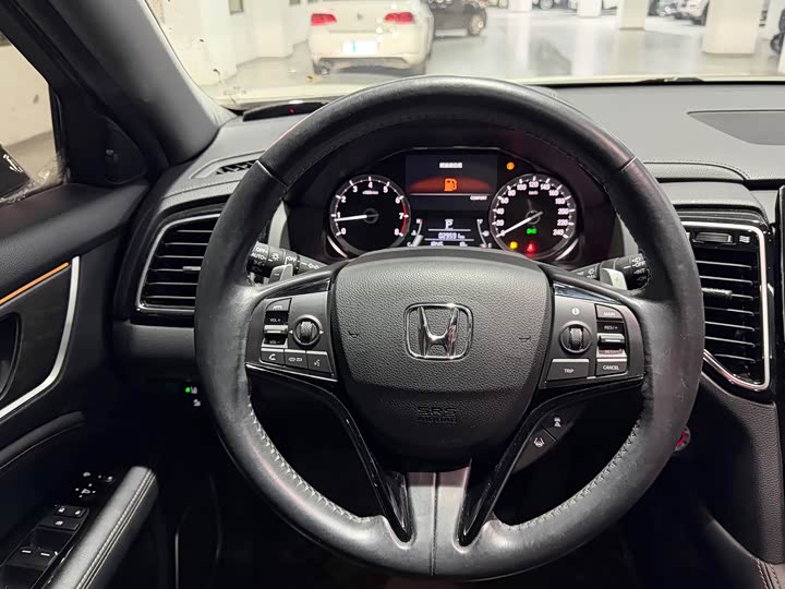 Фото 9 - Honda UR-V