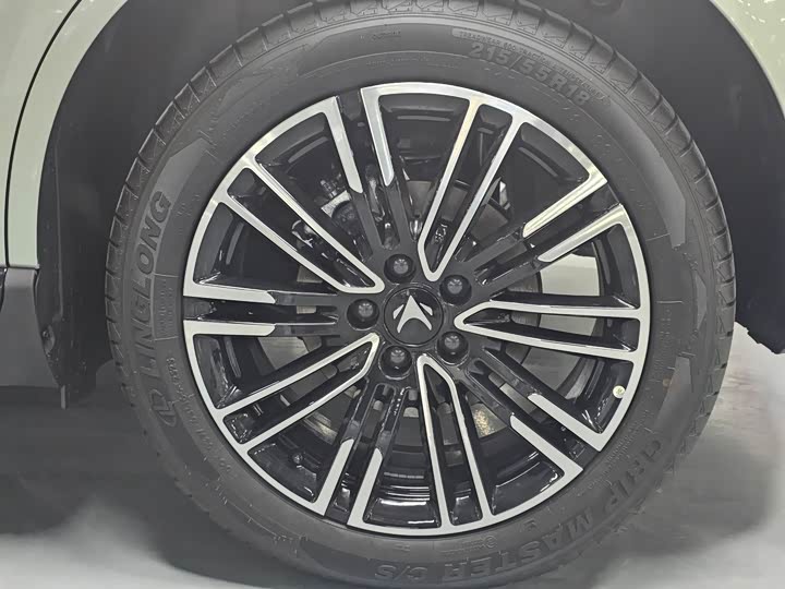 Фото 9 - BAIC Arcfox T1