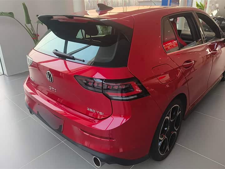 Фото 3 - Volkswagen Golf GTI