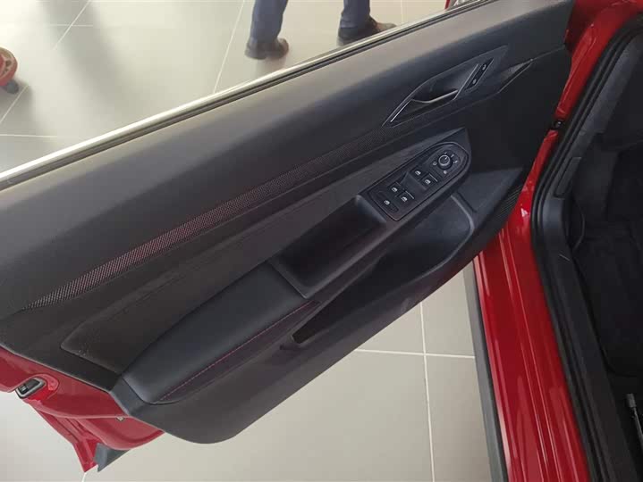 Фото 7 - Volkswagen Golf GTI