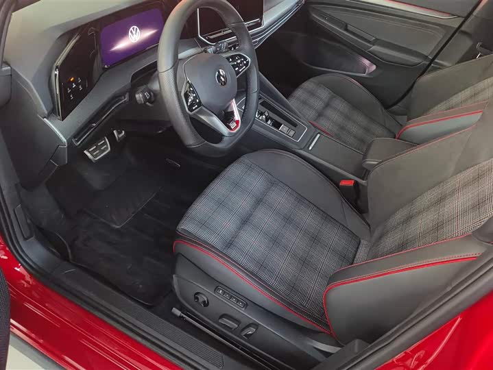 Фото 9 - Volkswagen Golf GTI