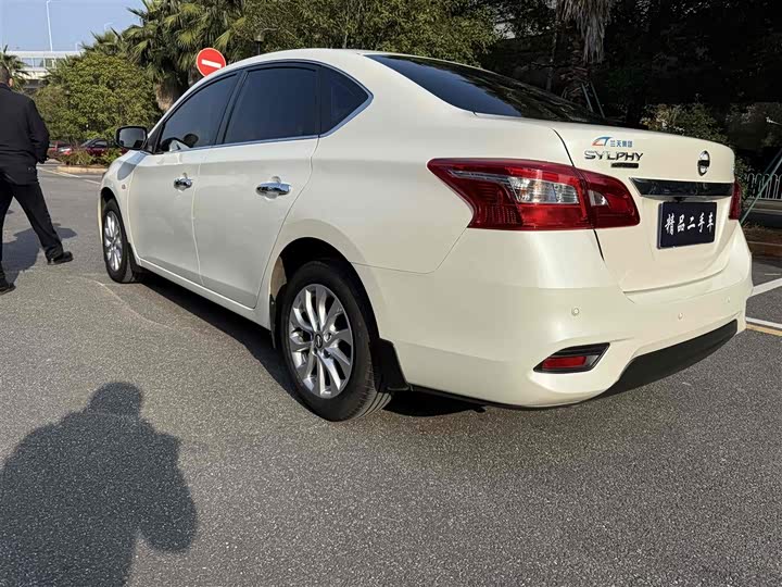 Фото 4 - Nissan Sylphy