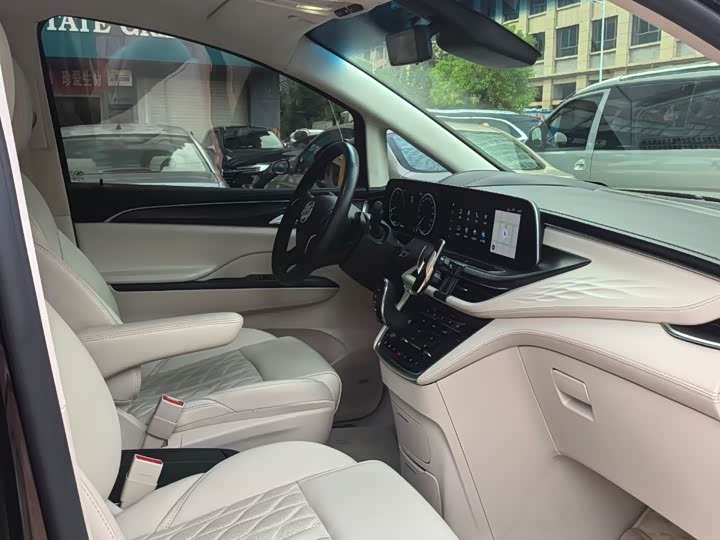 Фото 6 - Buick GL8 ES