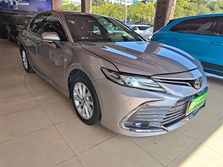 Фото 4 - Toyota Camry