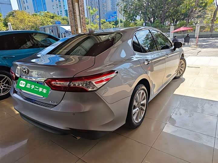 Фото 7 - Toyota Camry
