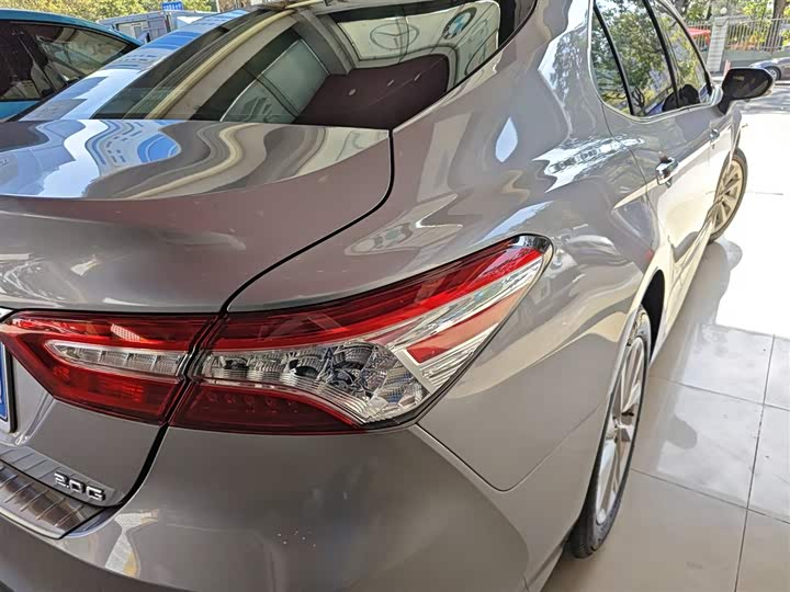 Фото 8 - Toyota Camry