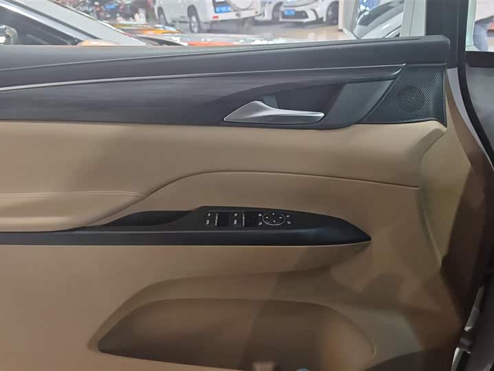 Фото 7 - Buick GL8 ES