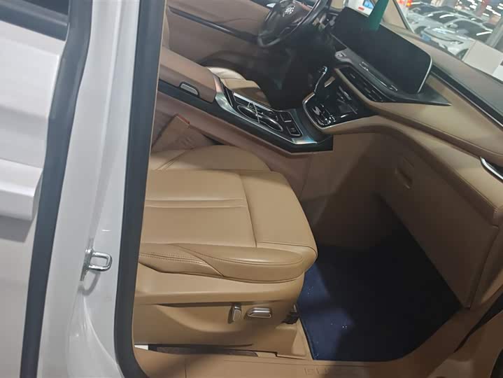 Фото 8 - Buick GL8 ES