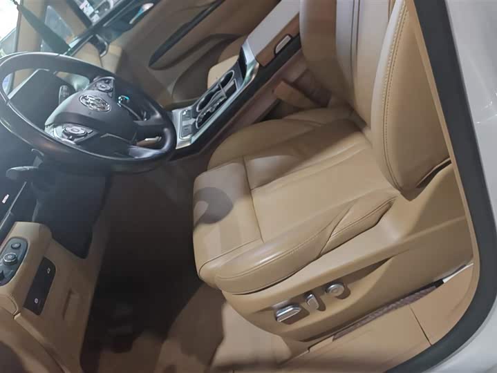 Фото 9 - Buick GL8 ES