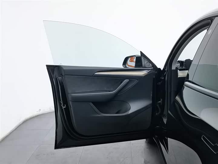 Фото 8 - Tesla Model Y