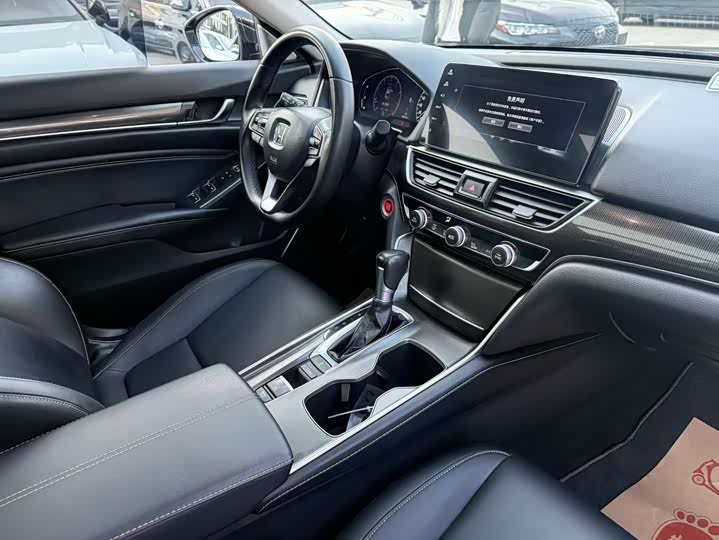 Фото 4 - Honda Accord