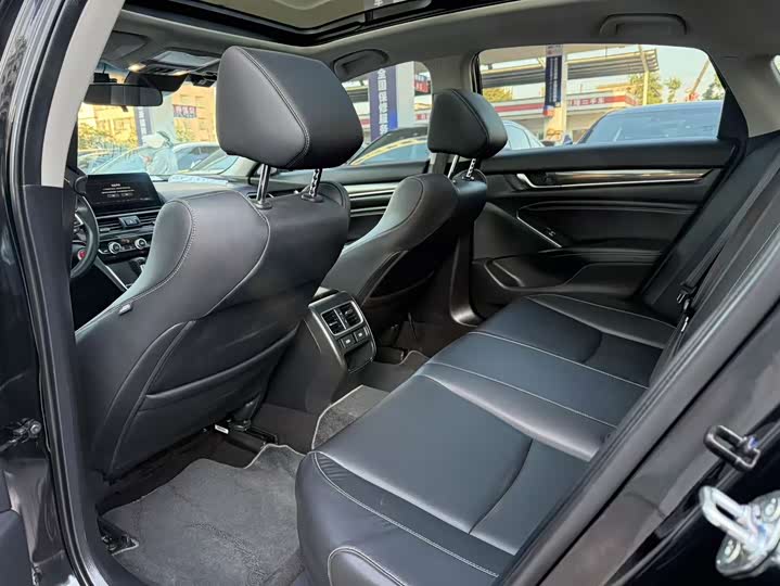 Фото 6 - Honda Accord