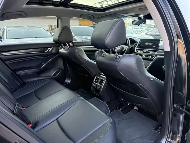 Фото 7 - Honda Accord