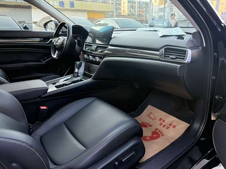 Фото 8 - Honda Accord