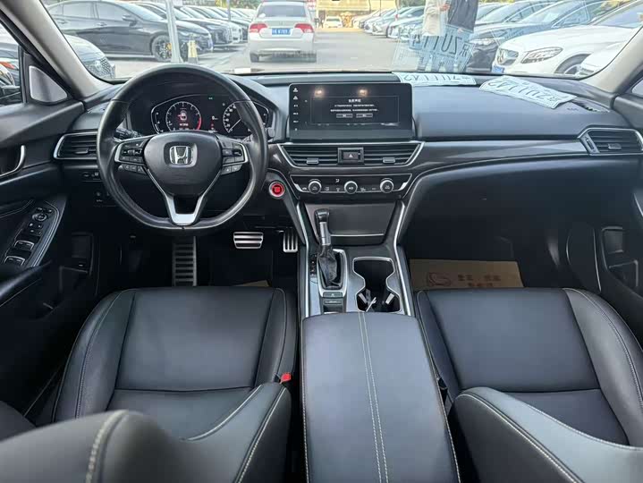 Фото 9 - Honda Accord