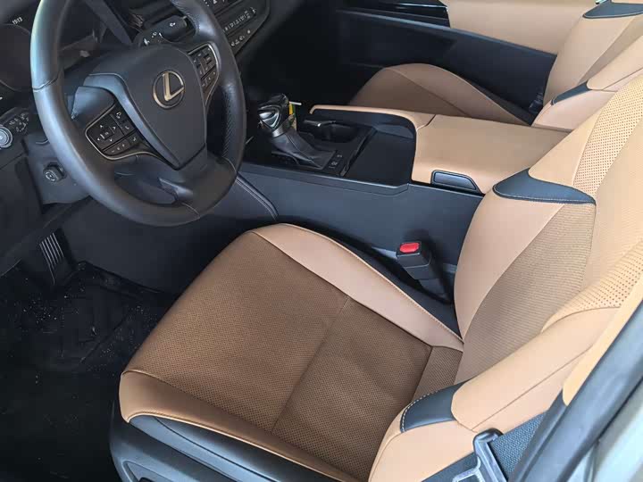 Фото 9 - Lexus ES