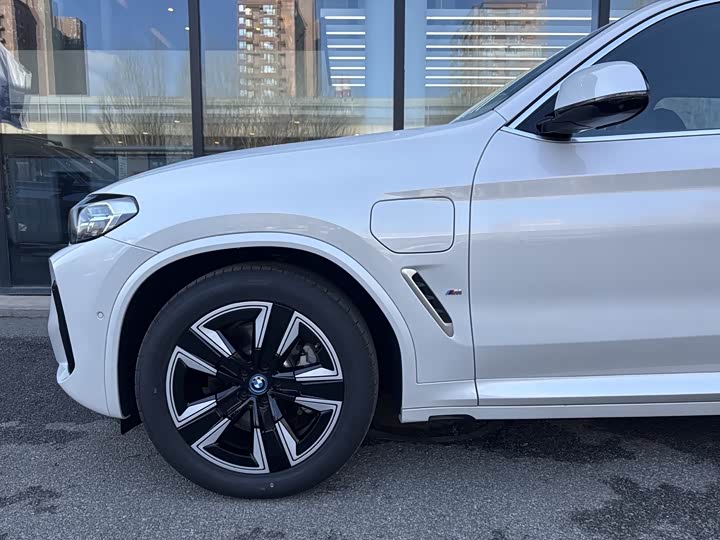 Фото 4 - BMW iX3