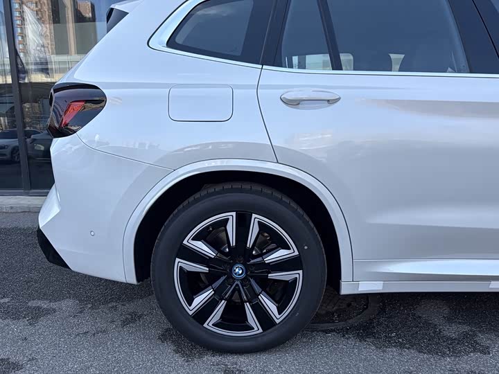 Фото 6 - BMW iX3