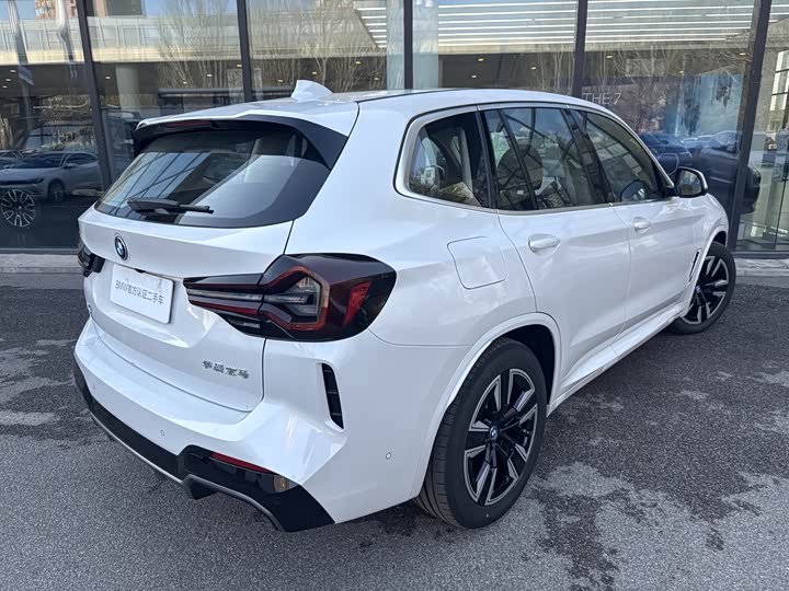 Фото 9 - BMW iX3