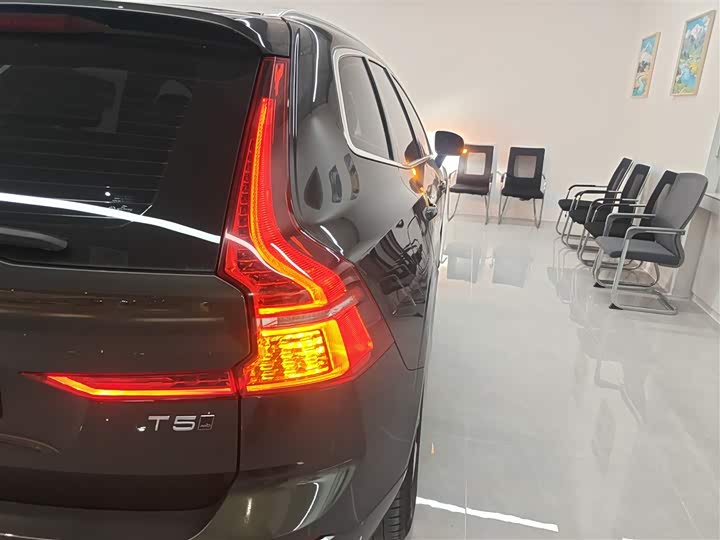 Фото 8 - Volvo XC60