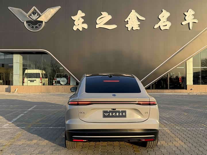 Фото 2 - Nio EC6