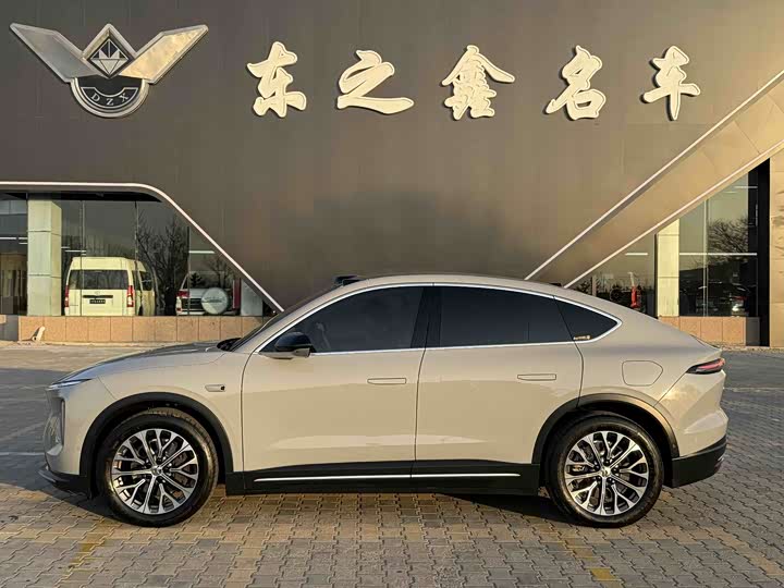 Фото 4 - Nio EC6