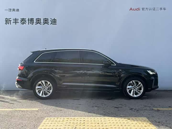 Фото 4 - Audi Q7