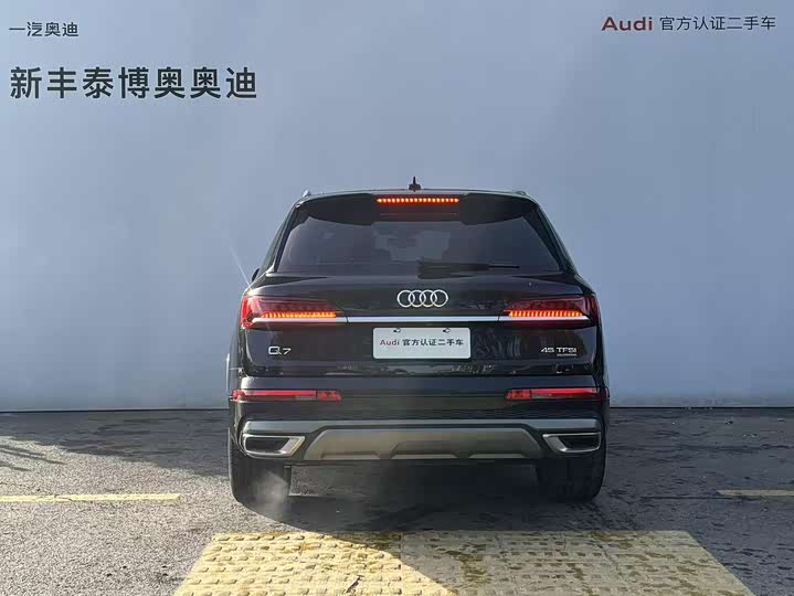 Фото 5 - Audi Q7