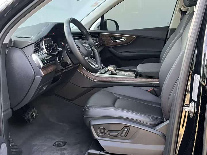 Фото 8 - Audi Q7