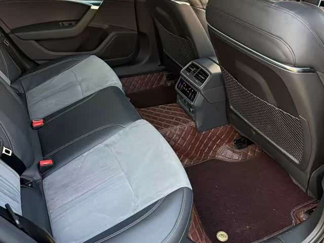 Фото 4 - Audi A6L