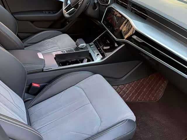 Фото 5 - Audi A6L