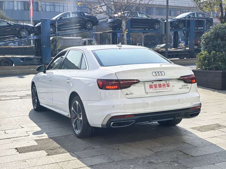 Фото 6 - Audi A4L