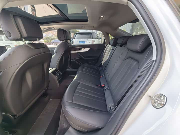 Фото 9 - Audi A4L